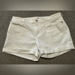Gap Sexy Boyfriend Short Women’s Size 10/30 
White Pre-Owned